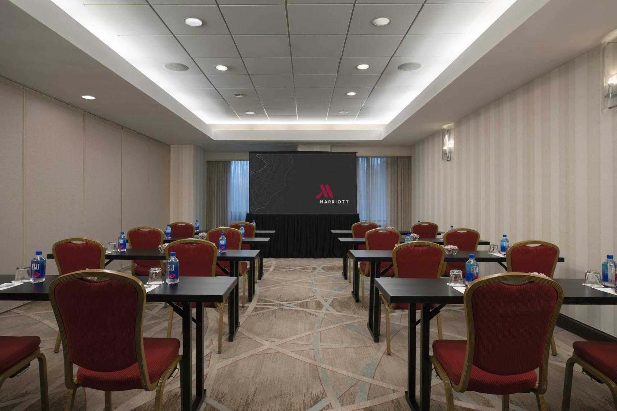 Hotel Washington Dulles Marriott 3*